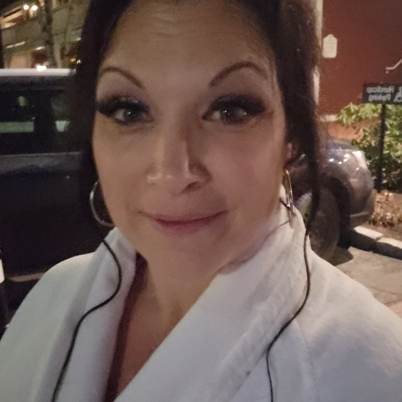 Meet your Posher, Jennifer - Picture 8 of 8